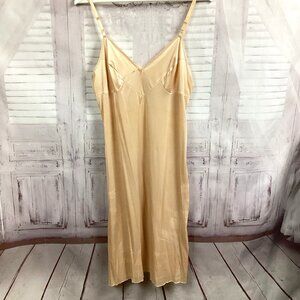 Vintage Vassarette Slip Cream/Tan Full Slip 36 L